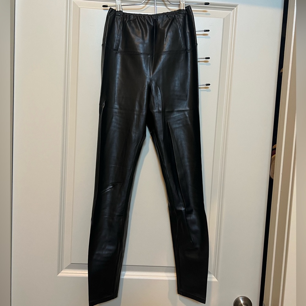 Aritzia Wilfred Free Daria Leggings/Pants